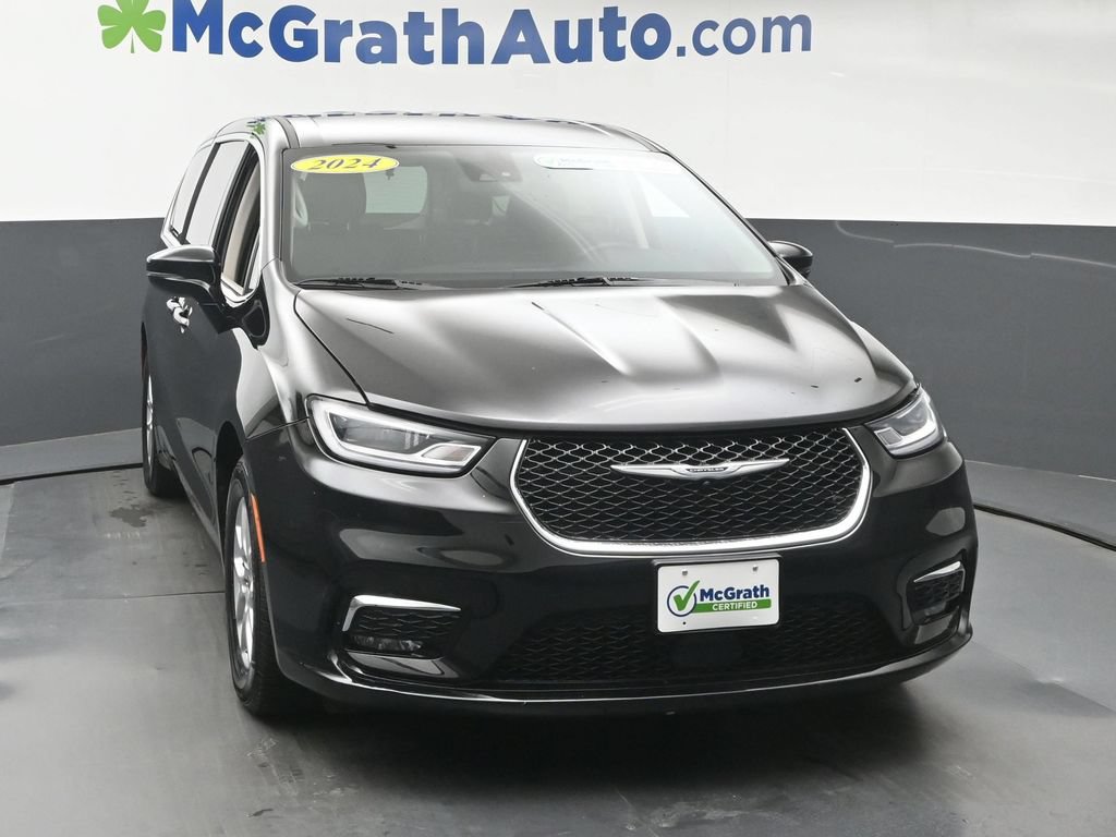 Used 2024 Chrysler Pacifica Touring-L FWD image 5