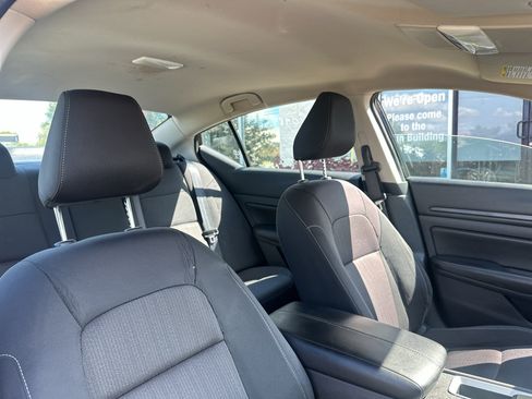 Used 2025 Nissan Altima 2.5 SV FWD image 12