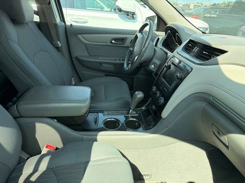 Used 2017 Chevrolet Traverse LT FWD image 5