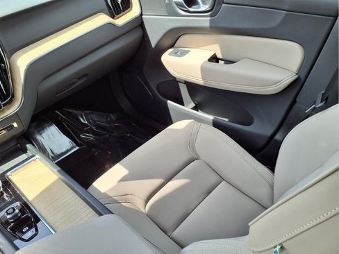 Used 2026 Volvo XC60 B5 Plus w/ Climate Package AWD/4WD image 16