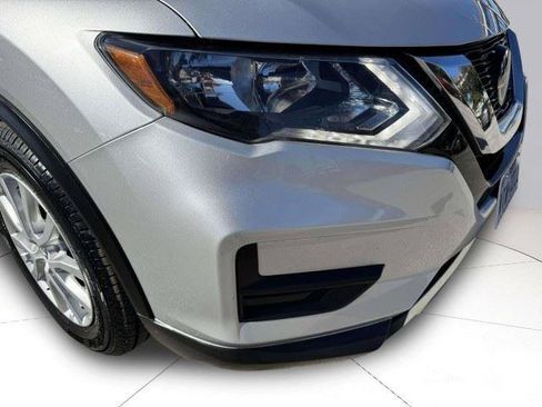 Used 2018 Nissan Rogue SV FWD image 11