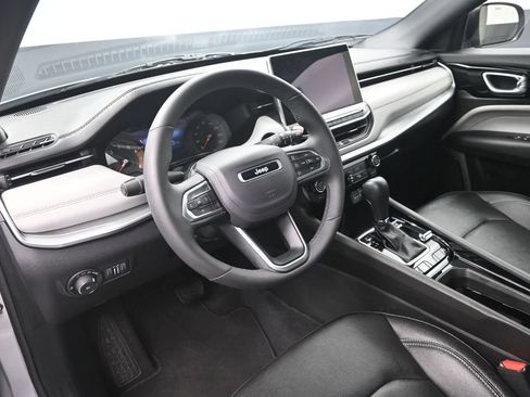 Used 2025 Jeep Compass Limited AWD/4WD image 12