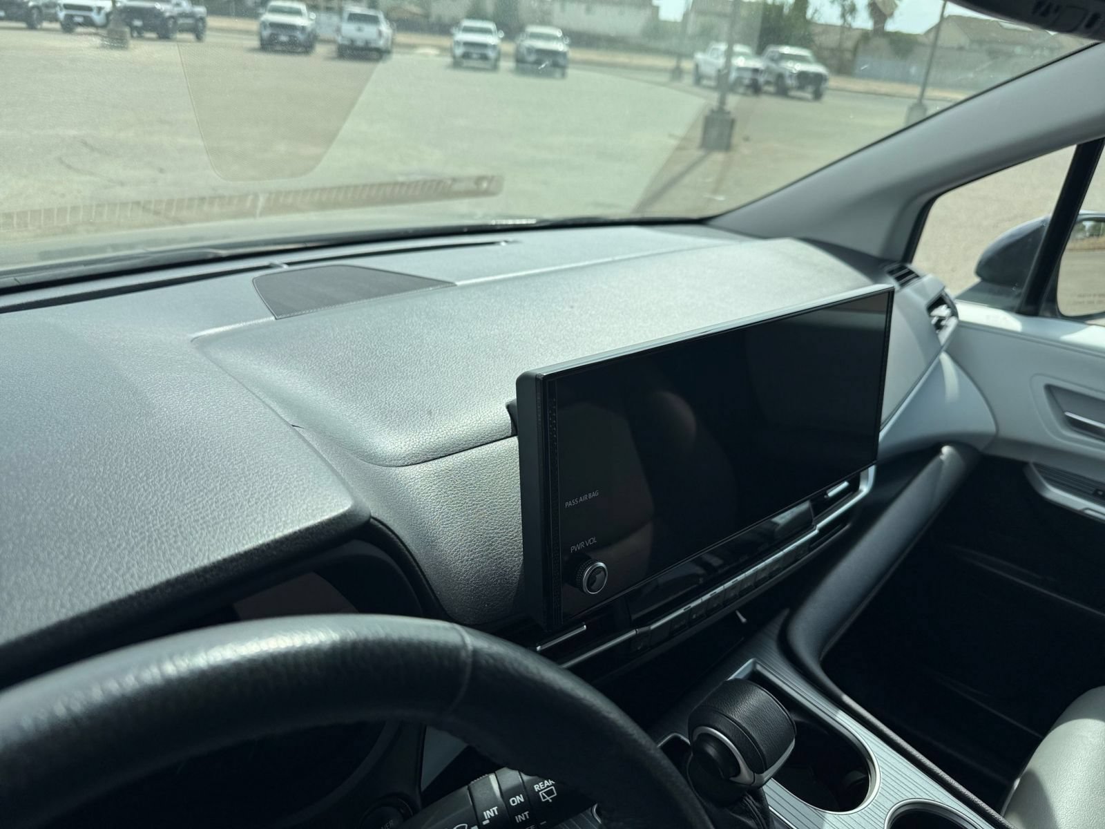 Used 2025 Toyota Sienna XLE FWD image 36