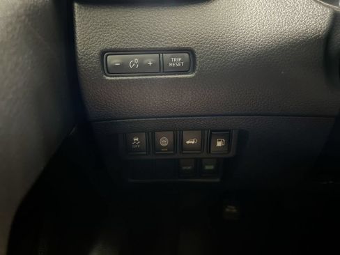 Used 2020 Nissan Rogue SV FWD image 18