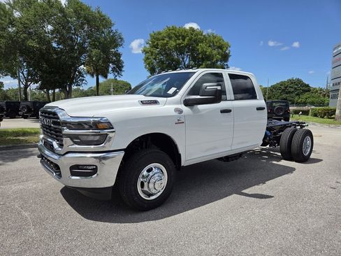 New 2026 RAM 3500 Tradesman w/ Chrome Appearance Group A AWD/4WD image 7