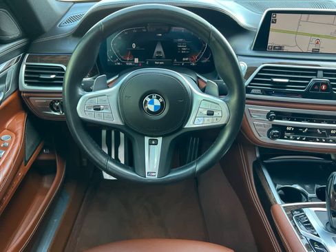 Used 2022 BMW 750i xDrive w/ Autobahn Package AWD/4WD image 16