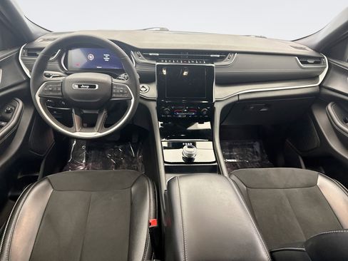 Used 2024 Jeep Grand Cherokee Altitude image 14