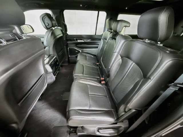 Used 2023 Jeep Wagoneer L 2WD w/ Premium Group I image 25