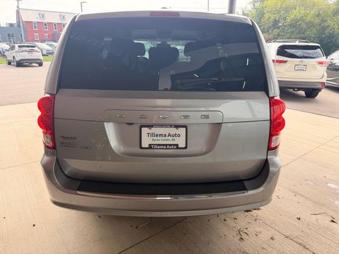 Used 2020 Dodge Grand Caravan SE w/ UConnect Hands-Free Group FWD image 6