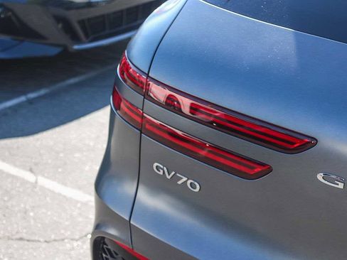 Used 2023 Genesis GV70 2.5T w/ Select Package image 7