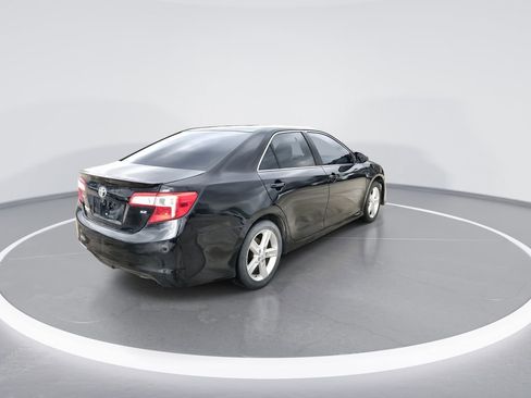Used 2014 Toyota Camry SE w/ Moonroof Package FWD image 8