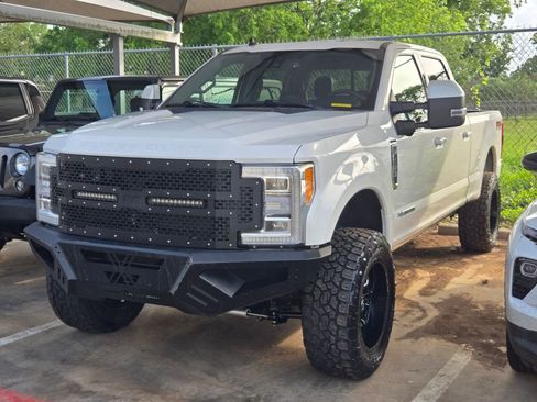Used 2019 Ford F250 Lariat w/ Lariat Ultimate Package AWD/4WD image 3