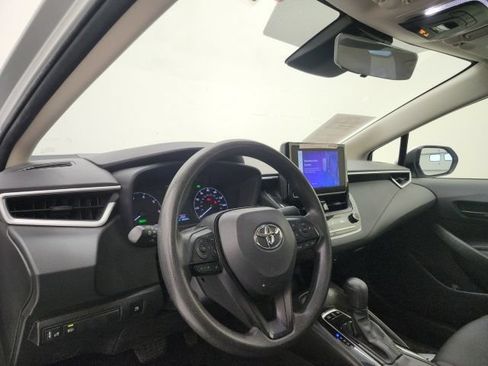 Used 2025 Toyota Corolla LE FWD image 12