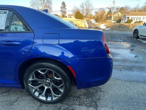 Used 2018 Chrysler 300 Touring w/ Sport Appearance Package image 5