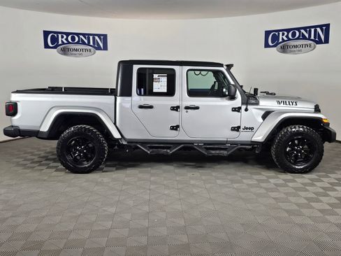 Used 2022 Jeep Gladiator Sport AWD/4WD image 29