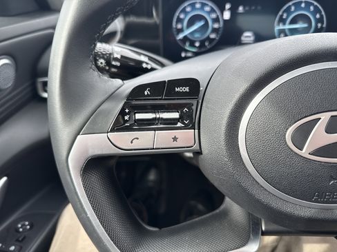 Used 2025 Hyundai Elantra SEL image 17