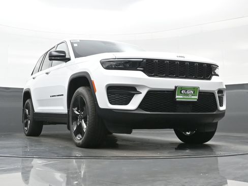 New 2025 Jeep Grand Cherokee Altitude image 17