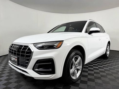 Used 2023 Audi Q5 2.0T Premium w/ Convenience Package AWD/4WD image 2