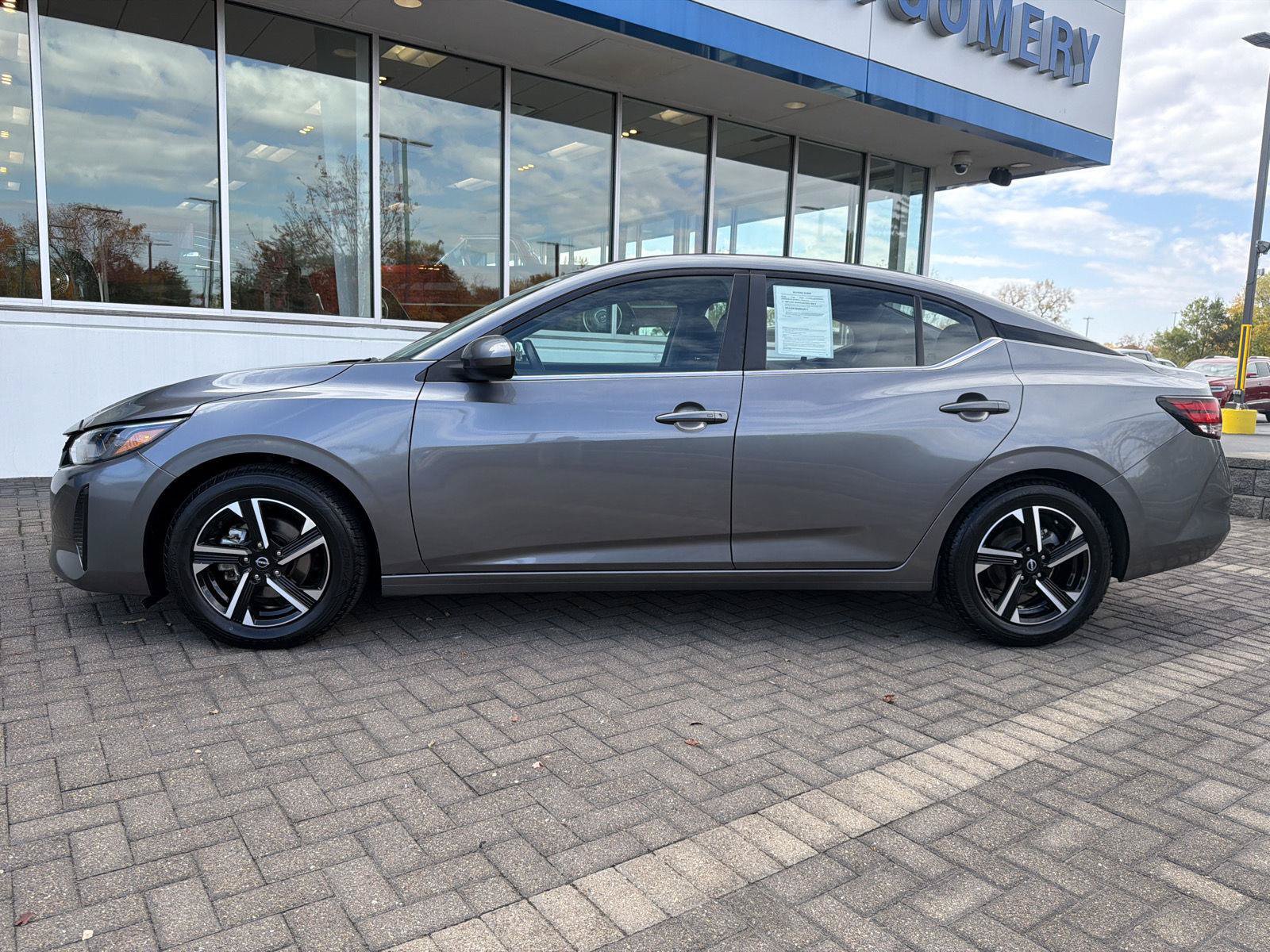 Used 2024 Nissan Sentra SV FWD image 2