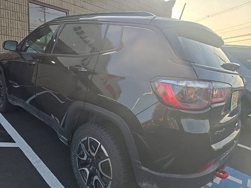 Used 2025 Jeep Compass Trailhawk image 4