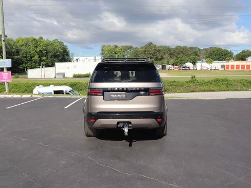Used 2023 Land Rover Discovery HSE R-Dynamic AWD/4WD image 13