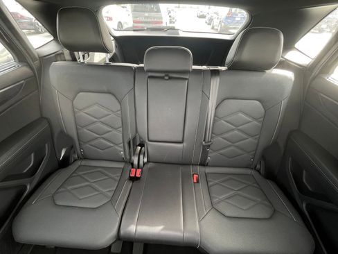 Used 2025 Volkswagen Atlas Cross Sport SE image 40