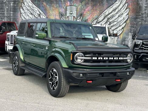 Used 2025 Ford Bronco Outer Banks AWD/4WD image 1