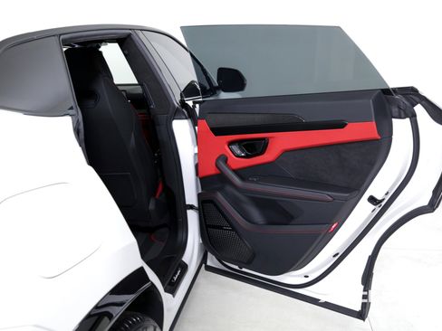 Used 2023 Lamborghini Urus S image 23