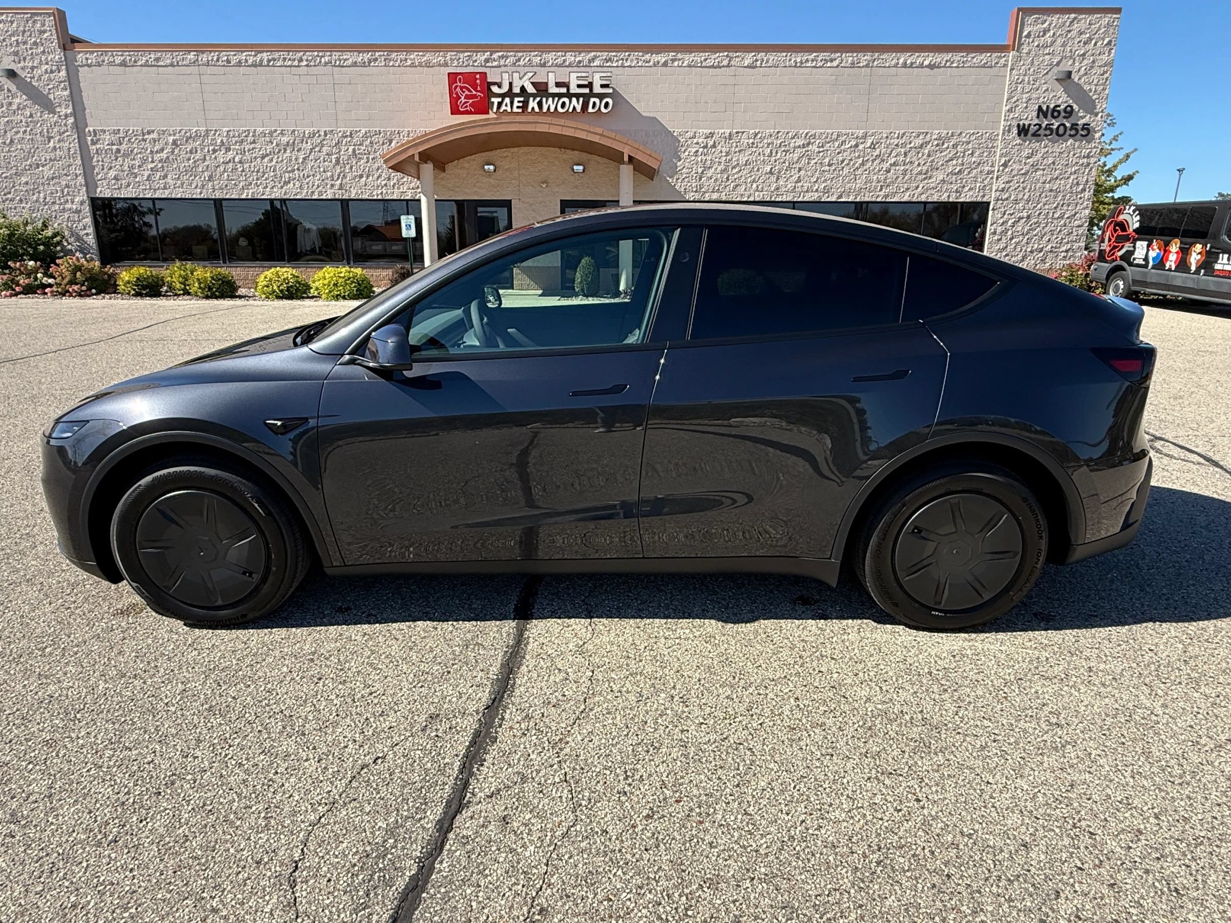 Used 2026 Tesla Model Y AWD image 2