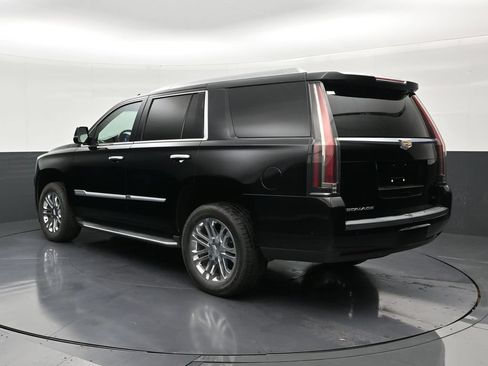 Used 2020 Cadillac Escalade 2WD image 3