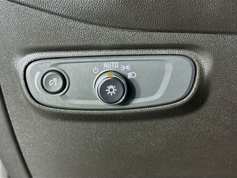 Used 2020 Chevrolet Equinox LS w/ LS Convenience Package image 12