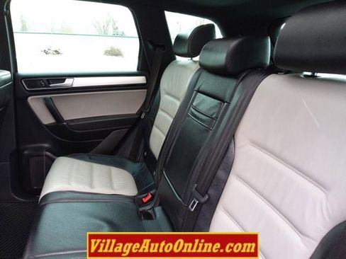 Used 2017 Volkswagen Touareg Wolfsburg Edition image 26