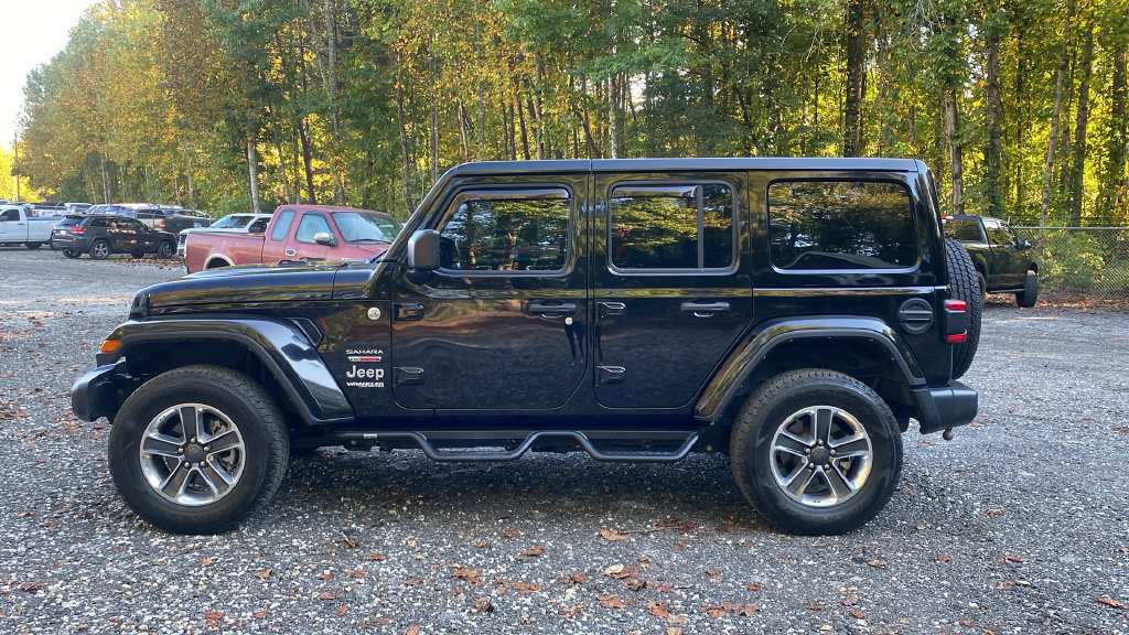 Used 2022 Jeep Wrangler Unlimited Sahara w/ LED Lighting Group AWD/4WD image 8