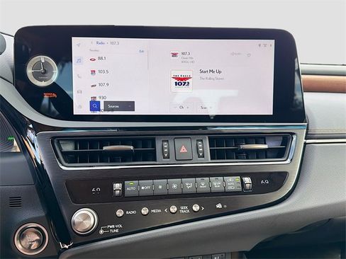 New 2025 Lexus ES 350 Ultra Luxury image 28