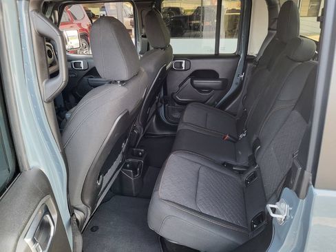 Used 2026 Jeep Gladiator Mojave AWD/4WD image 12