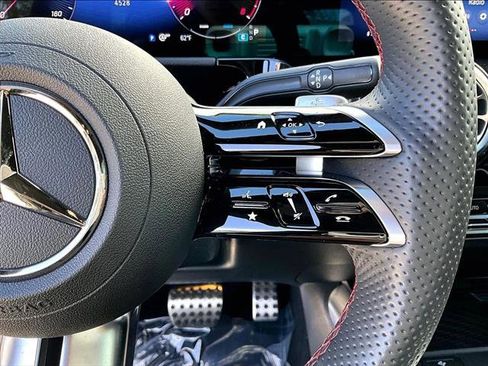 Used 2025 Mercedes-Benz GLA 250 image 21