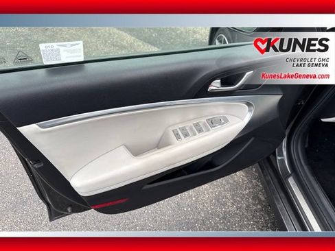 Used 2025 Genesis G70 2.5T AWD/4WD image 13