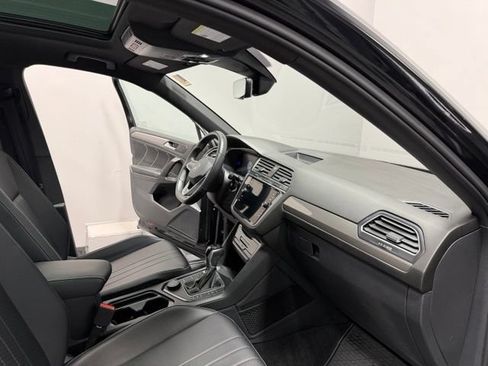 Used 2022 Volkswagen Tiguan SE R-Line AWD/4WD image 25