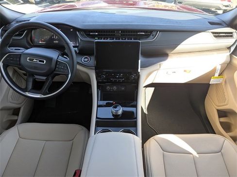 New 2025 Jeep Grand Cherokee Limited image 15