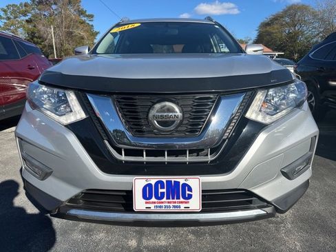 Used 2018 Nissan Rogue SV w/ Premium Package image 2
