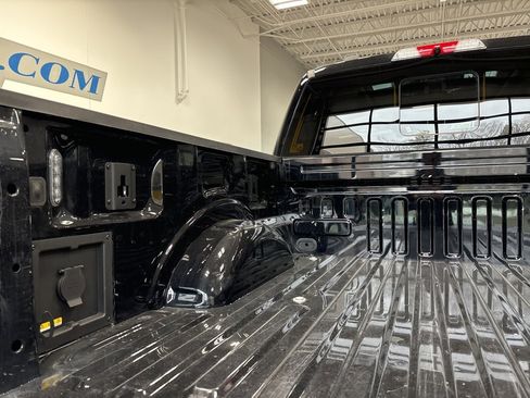 Used 2022 Ford F150 Limited image 11