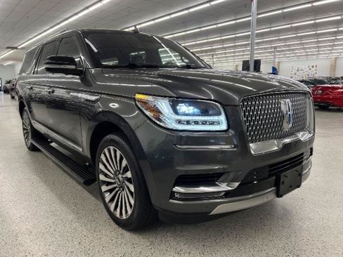 Used 2018 Lincoln Navigator L Reserve w/ Technology Package AWD/4WD image 3