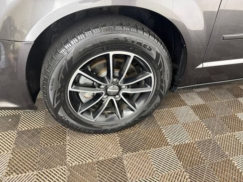 Used 2017 Dodge Grand Caravan GT FWD image 31