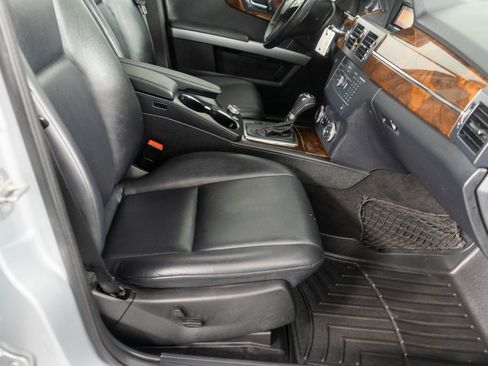 Used 2011 Mercedes-Benz GLK 350 4MATIC image 8
