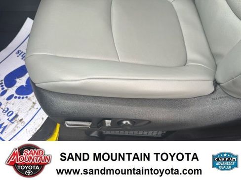 Used 2025 Toyota Sienna XLE image 16