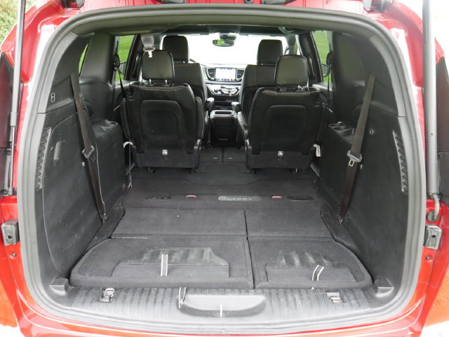 Used 2025 Chrysler Pacifica Select FWD image 10