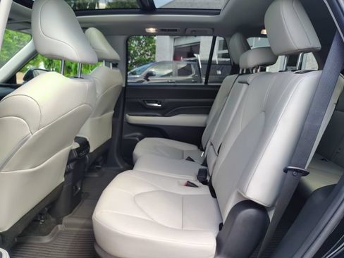 Used 2024 Toyota Grand Highlander AWD image 16