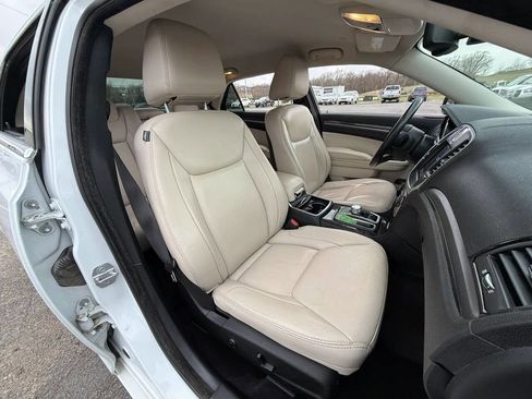 Used 2017 Chrysler 300 Limited image 15