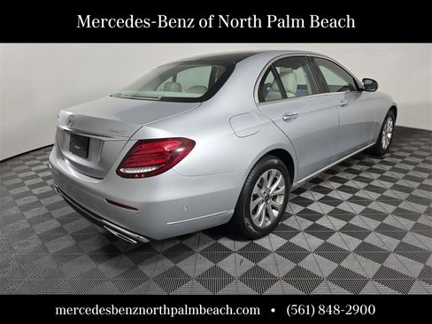 Used 2017 Mercedes-Benz E 300 4MATIC image 6