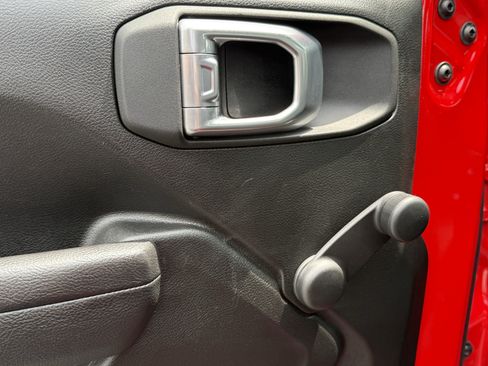 Used 2024 Jeep Wrangler Sport AWD/4WD image 15